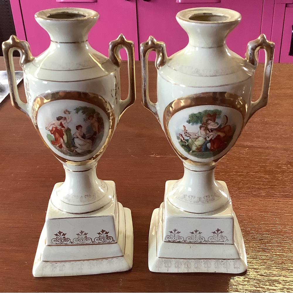 Vintage Set Of Two Empire Ware Shelton Ivory Glaze Pedestal Rum Vase 7.75” Tall